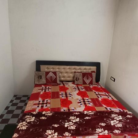 Keshav Narayan Home Stay Mathura Ngoại thất bức ảnh